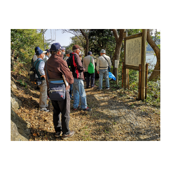 「手懸岩」にて